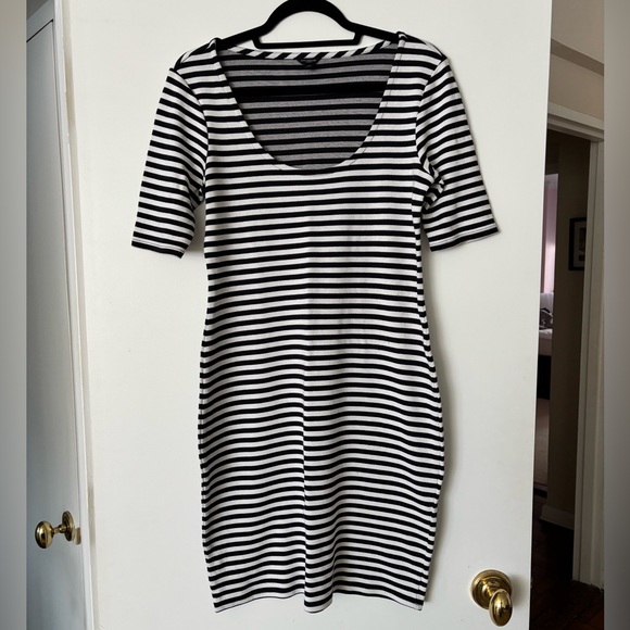 Ann Taylor Dresses & Skirts - Ann Taylor Scoop Neck Knit Sheath Dress